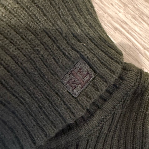 Olive green turtle neck sweater - Picture 4 of 4